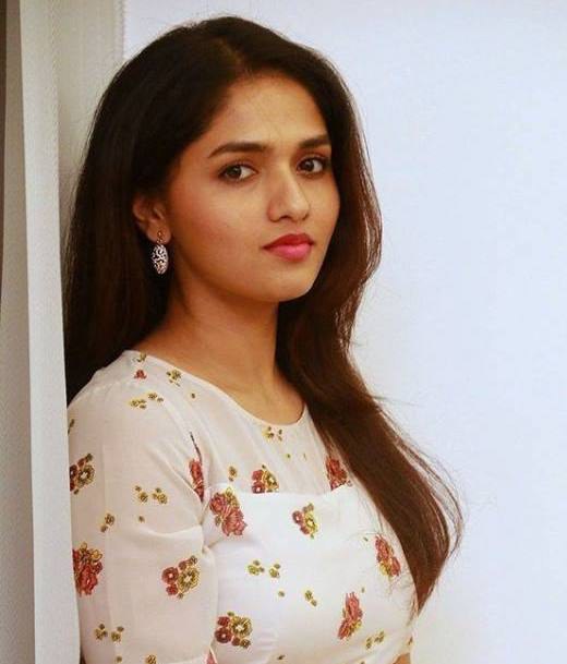 桑奈纳 Sunaina照片