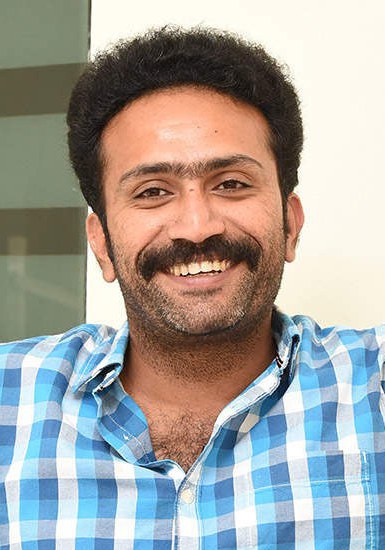 希恩·汤姆·查科 Shine Tom Chacko照片