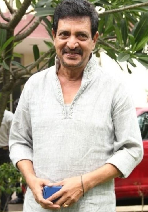 尼扎加尔·拉维 Nizhalgal Ravi照片