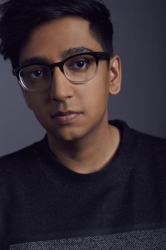 尼克·多达尼 Nik Dodani照片