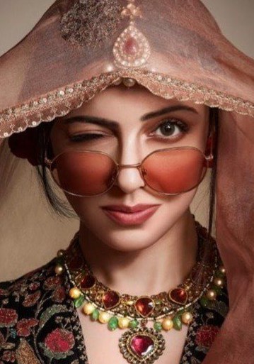 迪芙雅.蔻斯拉.库马尔 Divya Khosla Kumar照片