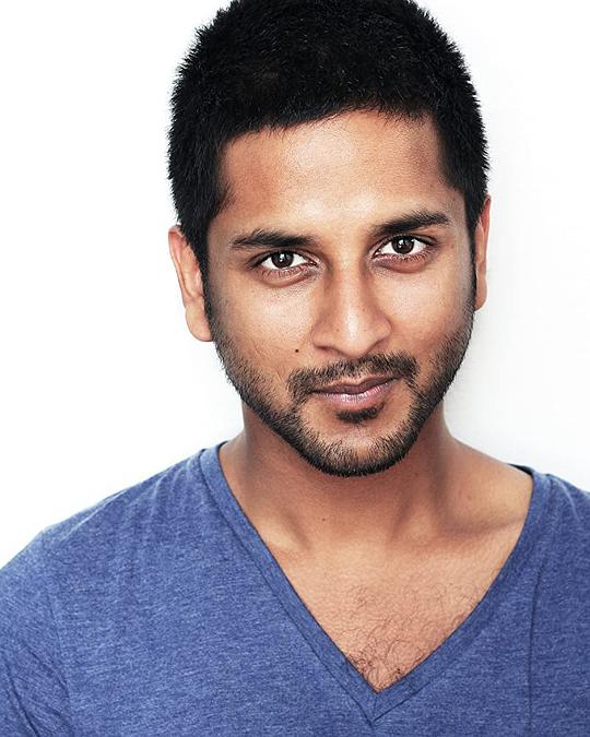 坦莫伊·达纳尼亚 Tanmay Dhanania照片