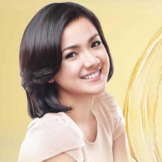 妮丽娜·祖碧尔 Nirina Zubir照片