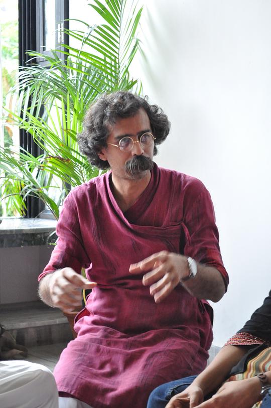 阿希什·阿维库塔克 Ashish Avikunthak照片