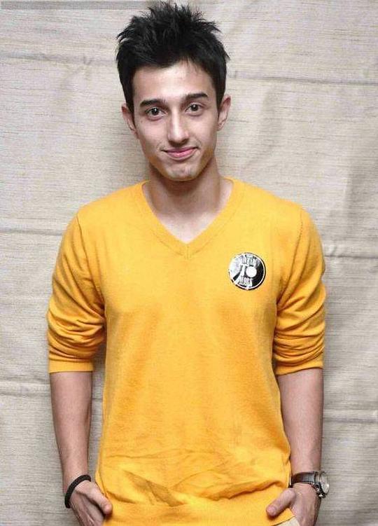 阿里安·鲍弥克 Aryann Bhowmick照片