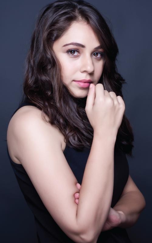 马恩维·加格鲁 Maanvi Gagroo照片