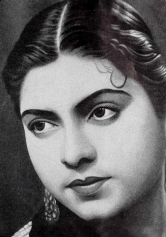 芭拉蒂·德维 Bharati Devi照片