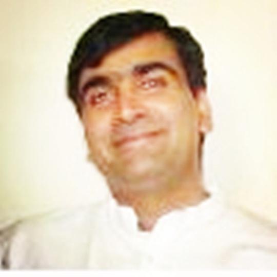 古尔山.南达 Gulshan Nanda照片