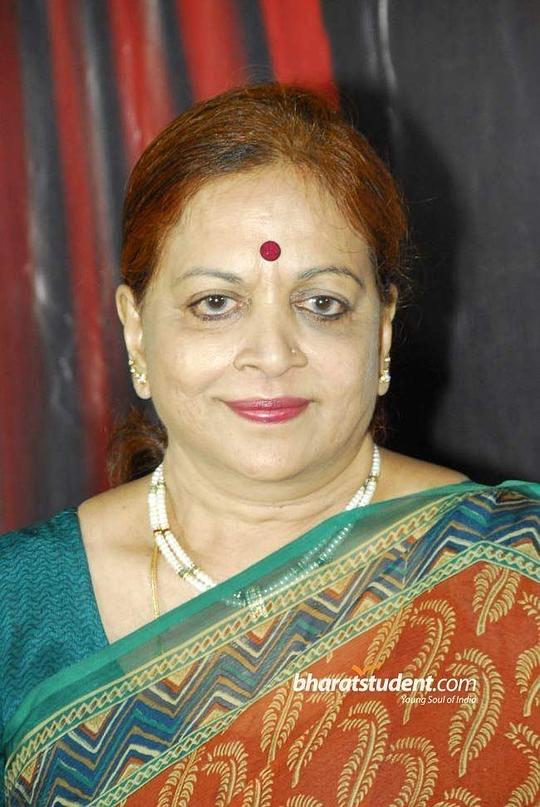 维贾亚·尼尔马拉 Vijaya Nirmala照片