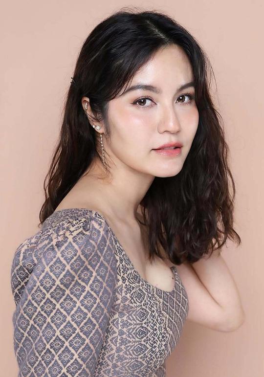 玛妮娜·甘姆雯 Maneerat Kham-uan照片