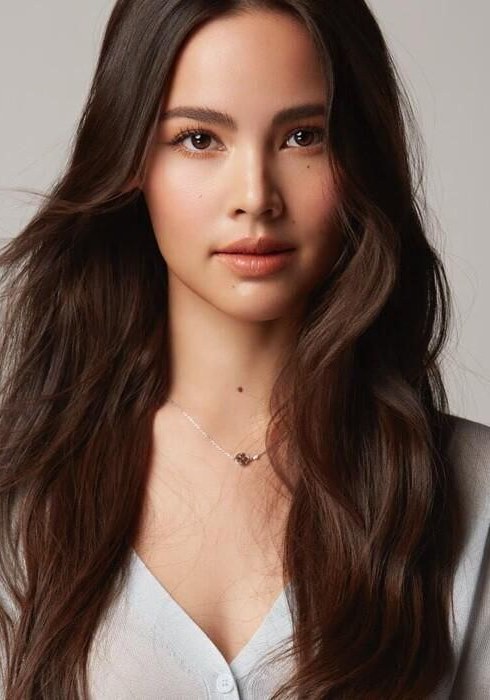 乌拉萨雅·斯帕邦德 Urassaya Sperbund照片