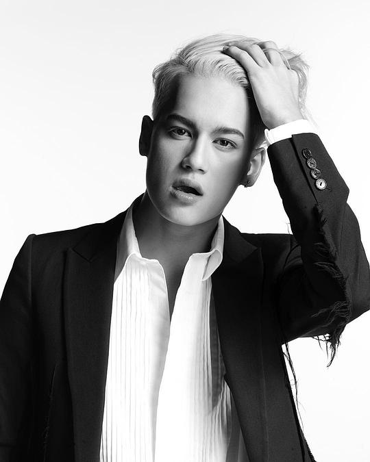 帕瑞斯·因塔拉科玛亚苏特 Paris Intarakomalyasut照片