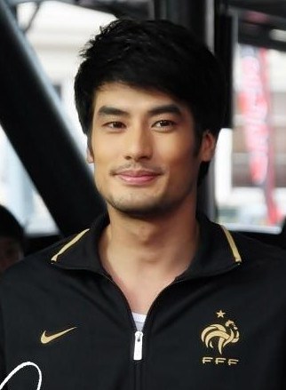 帕贡·查博里拉 Pakorn Chatborirak照片