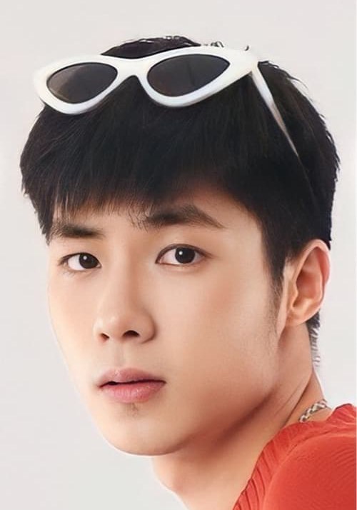 塔纳空·提扬诺特 Tanakorn Tiyanont照片