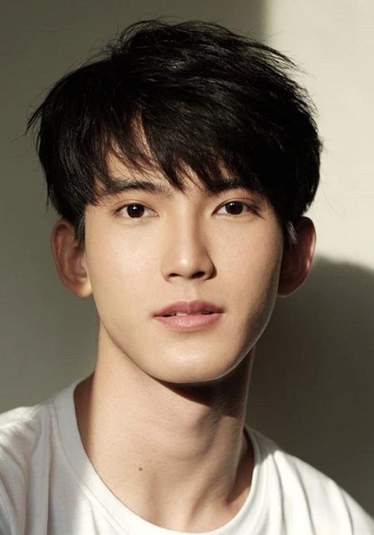 查隆拉·诺山荣 Chalongrat Novsamrong照片