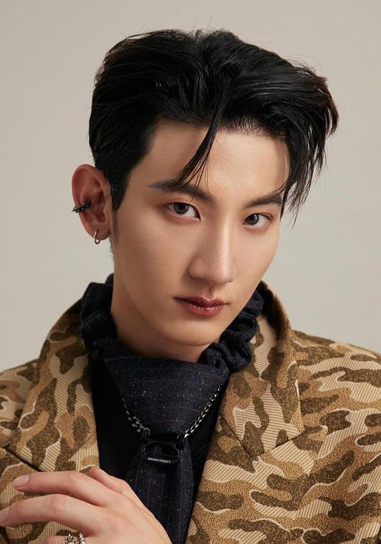 吉拉迪·库立亚古 Jirakit Kuariyakul照片