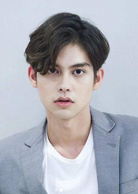 瓦奇拉维特·奇瓦雷 Vachirawit Chivaaree照片