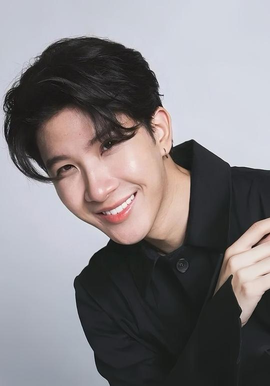 塔纳瓦·拉达纳奇派山 Thanawat Ratanakitpaisan照片