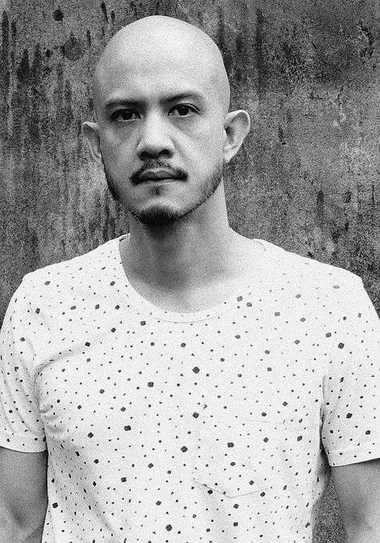 普拉布达·允 Prabda Yoon照片