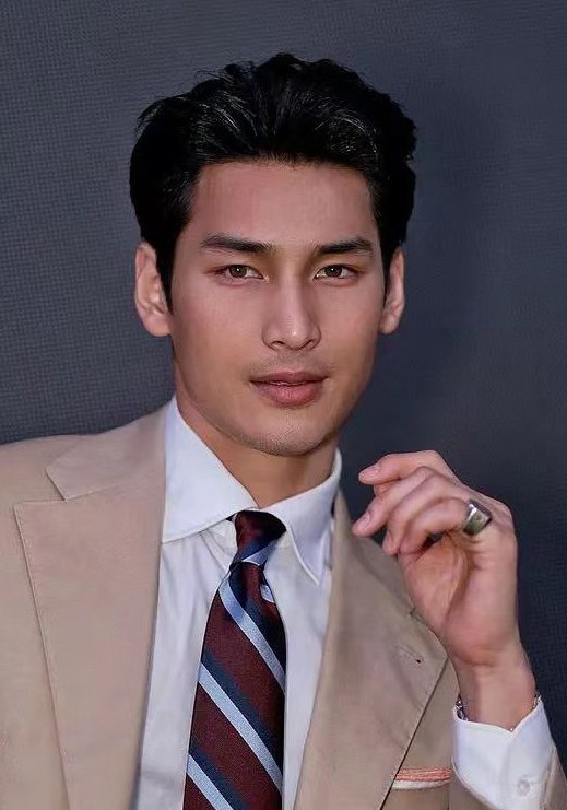 纳塔温·崴唐缇派特 Nattawin Wattanagitiphat照片