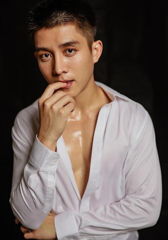 查缇夏索罗尔·彭皮邦 Chatshol Ponpiboon照片