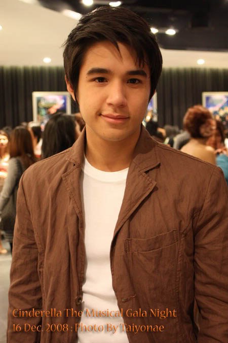 查亚鹏·朱利·普帕特 Chaiyapol Julien Poupart照片