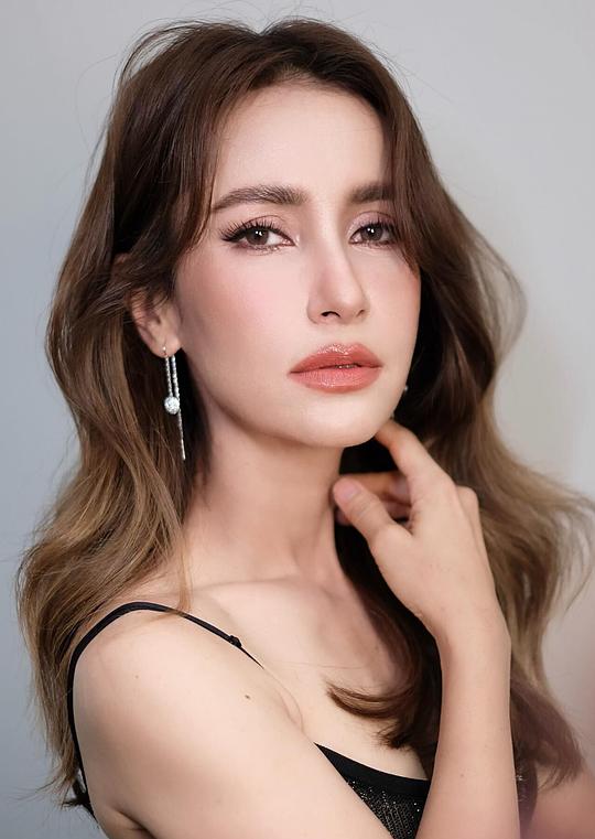 安妮·彤帕拉松 Anne Thongprasom照片