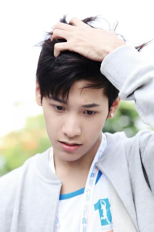 巴拉奇亚·鲁洛 Prachaya Ruangroj照片