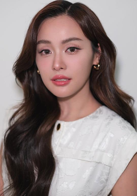 依莎亚·贺苏汪 Eisaya Hosuwan照片