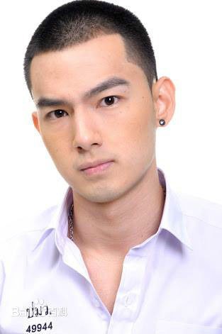 沪瓦隆·威伍飒 Bhuvadol Vejvongsa照片