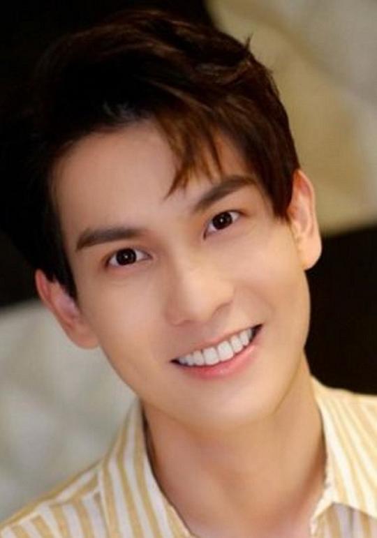 昂姆·萨皮潘咏帕纳特奎尔 Arm Sappanyoo Panatkool照片