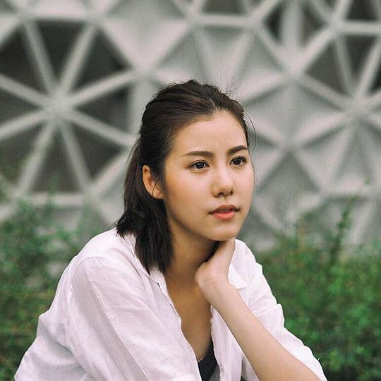 艾丝特·苏普莉拉 Esther Supreeleela照片