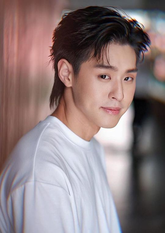 普提蓬·阿萨拉塔纳功 Billkin Putthipong Assaratanakul照片