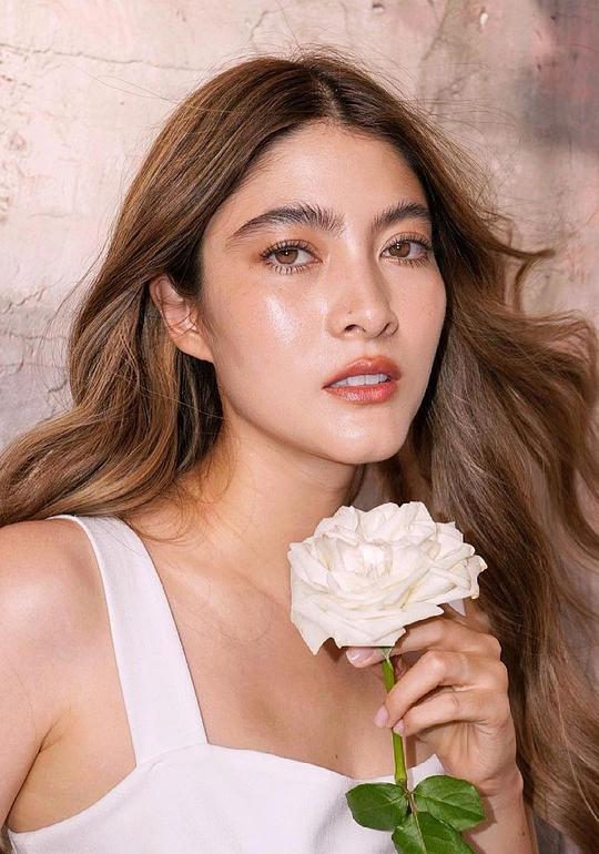 瑞斯莉·巴伦茜雅嘉 Rasri Balenciaga照片