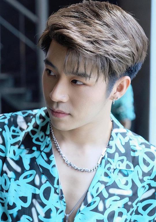 岸缇·廷威帕特·琨恩考伊维 Art Tinwiphat Khueankaew照片