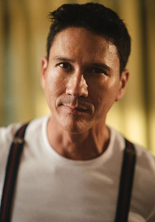 诺艾·普鲁 Krisada Sukosol Clapp照片