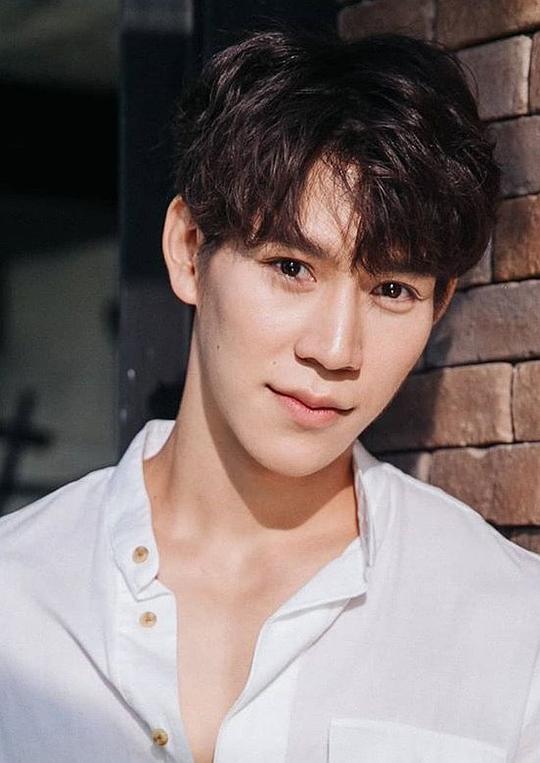 拉查蓬·阿诺玛契提 Ratchapong Anomakiti照片