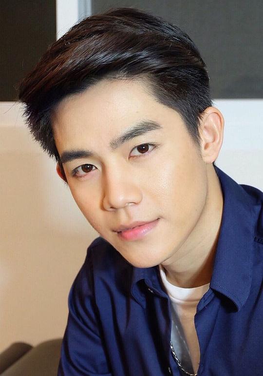 廷纳功·普瓦萨迪翁 Tinnakorn Puwasakdiwong照片