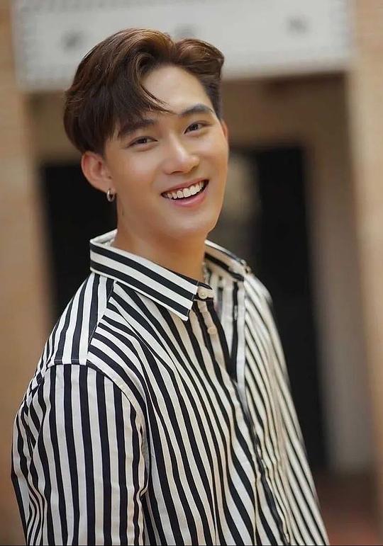 布日崇·库姆斯瑞 Bhurichon Khumsiri照片