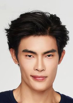 桑·塔纳奈特·勒特朗维奇恩 Sun Tananat Lertrungvichien照片