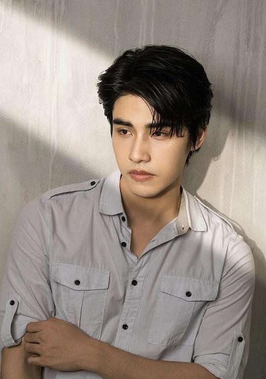 普里潘·萨帕桑萨瓦特 Phuripan Sapsangsawat照片