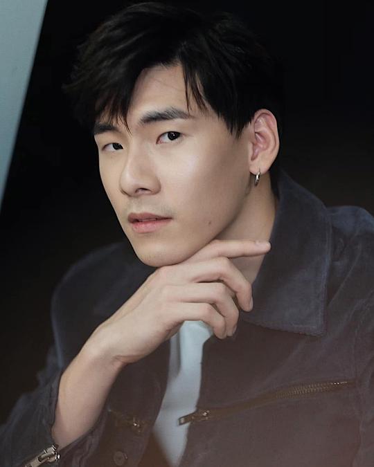 塔纳科恩·库尔贾拉松巴特 Thanakorn Kuljarassombat照片