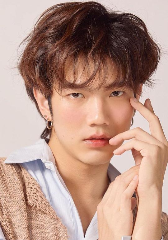 杰卡潘·布塔 Jakapan Puttha照片