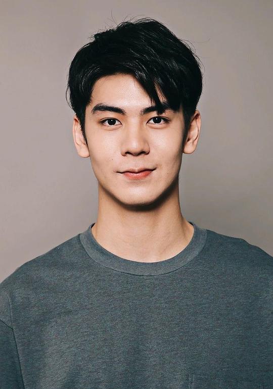 瓦西拉维奇·哇塔纳帕迪派善 Vachirawich Watthanaphakdeephaisan照片