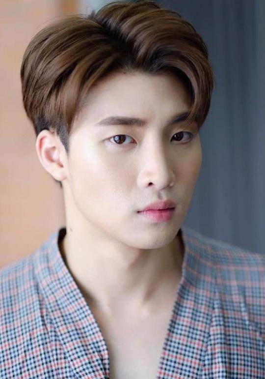 菲拉维奇·阿塔奇沙塔蓬 Phiravich Attachitsataporn照片