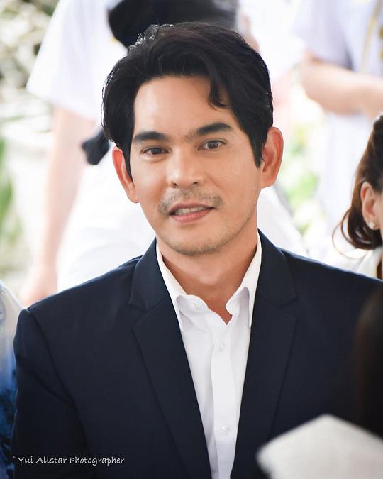 萨鲁特·维吉特拉南达 Sarut Vichitrananda照片