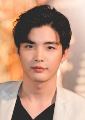 帕萨通·勒特沙堤旺 Pasatorn Lertsathitwong照片