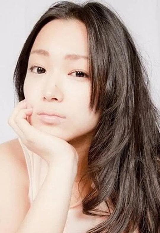 平冈亚希 Aki Hiraoka照片