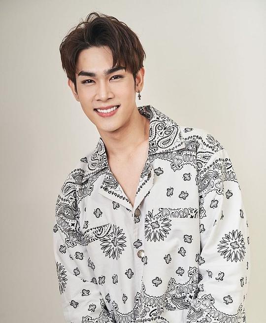 查维缇彭·普颂基缇萨库尔 Chavitpong Pusomjitsakul照片