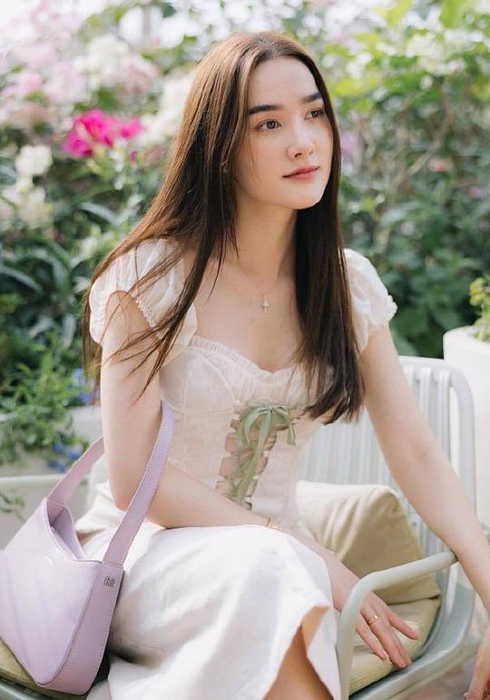 黛安娜·芙丽珀 Diana Flipo照片